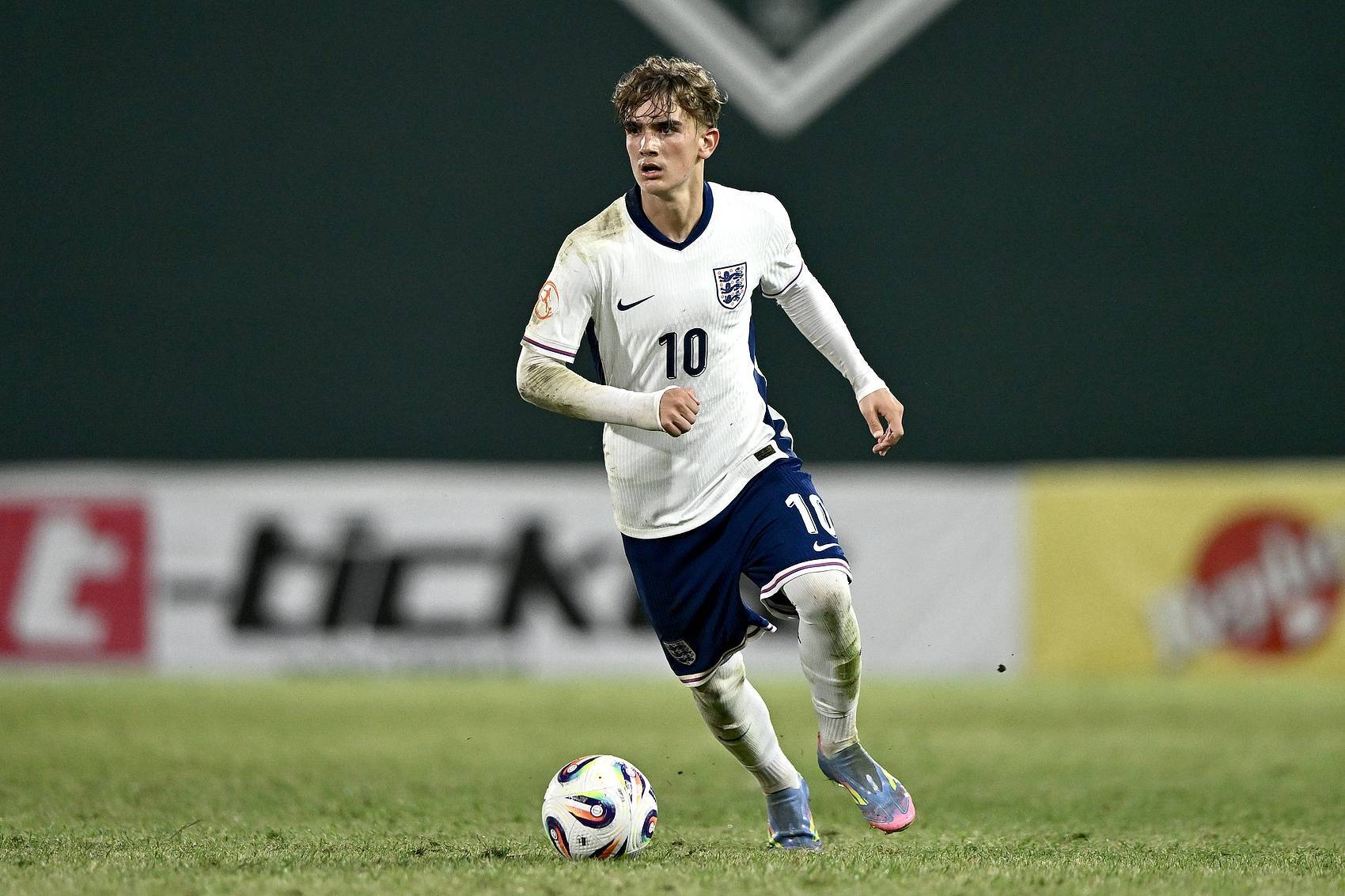 电讯报：15岁道曼能力让阿森纳惊叹，若非规则限制去年就踢一线队